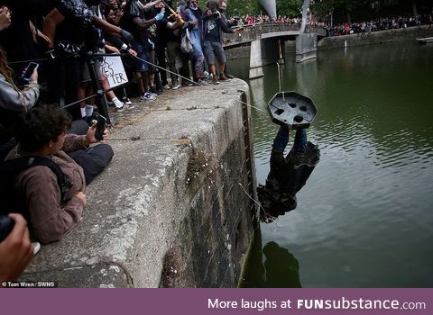 Statue of slave trader who sold 84,000 slaves getting thrown into the river in the UK