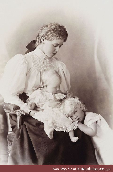 Crown Princess Marie and her two older children, Carol and Elisabeth (1895)