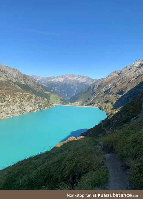 This lake looks like it was created with the paint bucket tool