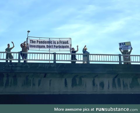 Guy in a costume trolling pandemic deniers in Seattle, WA