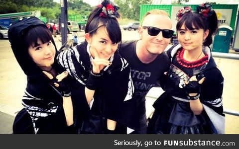 Slipknot frontman Corey Taylor posing with Japanese band BABYMETAL