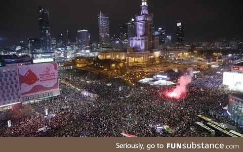 Massive protests in Warsaw, Poland after the government bans abortion