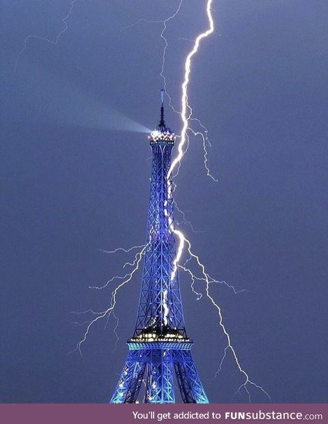 Lightning striking the Eiffel Tower