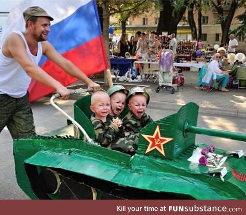 Russian tank crew enter Chechen during the first war in 1992