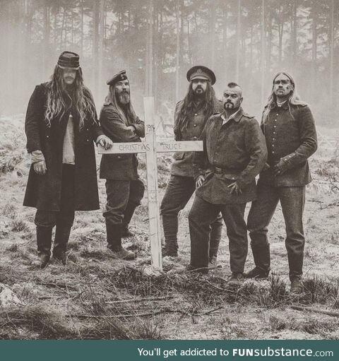 British, French & German soldiers together on Christmas Day, 1914