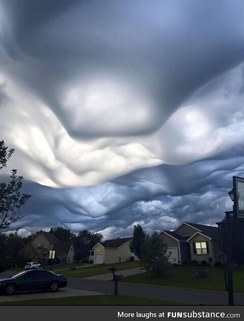 Undulatus Asperatus clouds found in Kansas