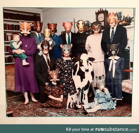 Weird Wednesday - Wholesome Family Portrait