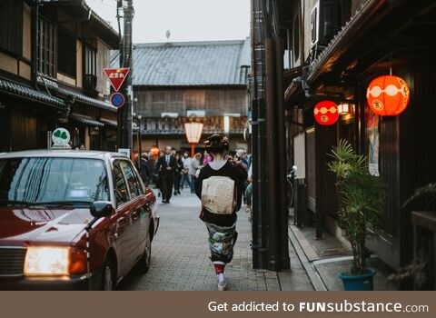 Gion hanamikoji street, kyoto, japan