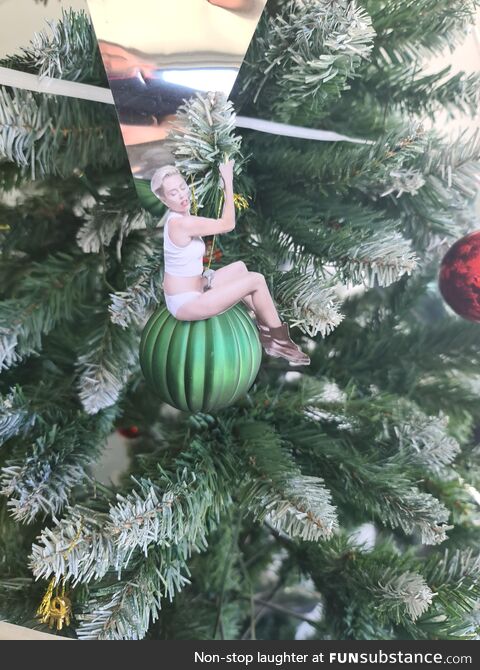 It's not Xmas until Miley is on the tree