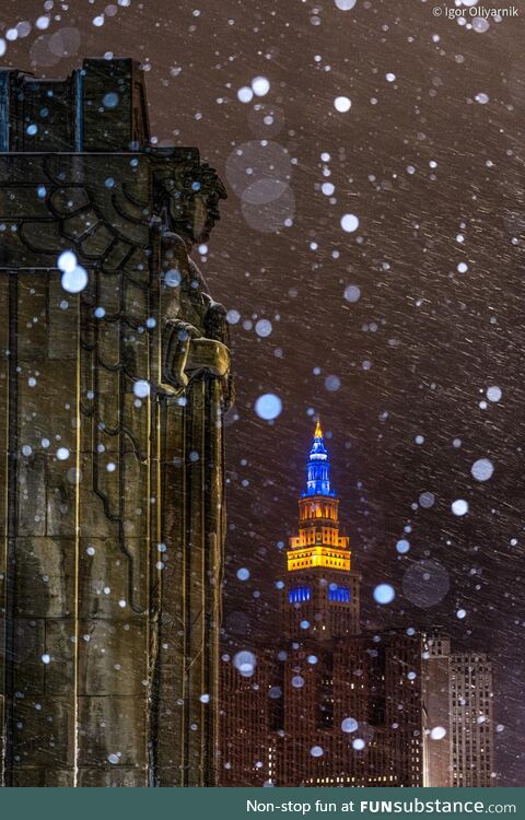 Terminal Tower in Cleveland lit up in Ukrainian colors