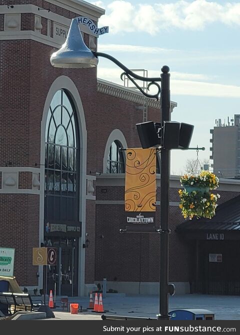 [OC] The Iconic Kiss Street Lights in Hershey, PA