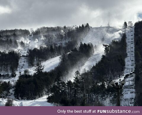 Got this insane picture at the slopes this morning