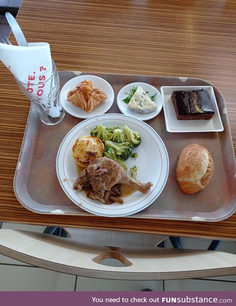 Average college cafeteria meal in France (Public University, €3.30)