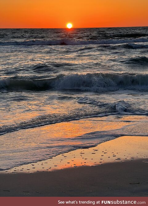 [OC] Gulf Coast sunset. Clearwater Beach FL USA. Taken with an iPhone 13 pro, no filter,