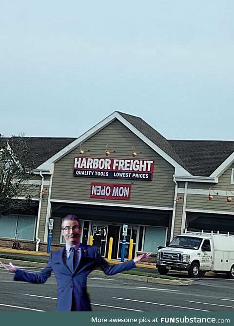 Qoſ ǝuo pɐɥ ʎǝɥꞱ - John Oliver at a Harbor Freight