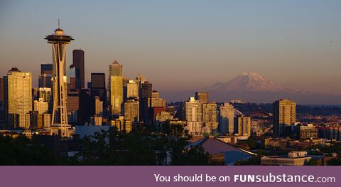 Magnificent view of Mt. Rainier and Seattle skyline from Kerry Park