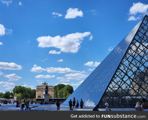 [OC] A magnificent view of the Pyramid outside The Louvre