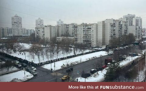 The queue for Navalny's funeral