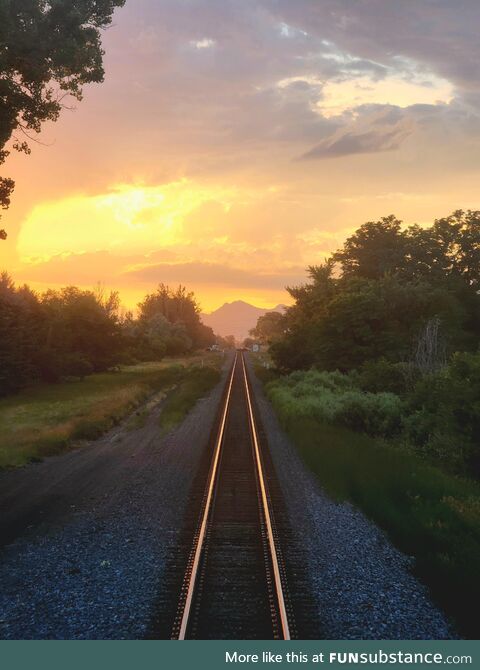 [OC] Colorado Sunset from the eastbound California Zephyr