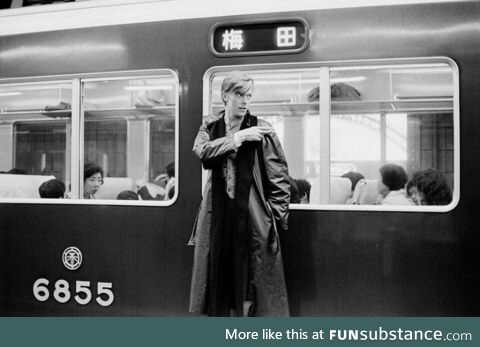 Bowie in Japan looking effortlessly cool