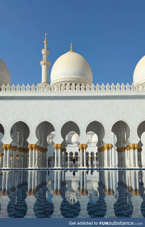 The Sheikh Zayed Grand Mosque in Abu Dhabi is STUNNING! (OC)