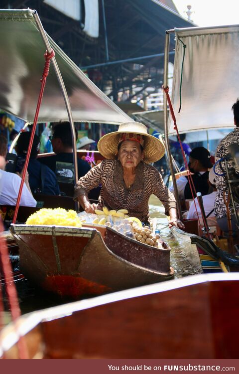 Boat vendor at Damnoen Saduak floating market, Thailand