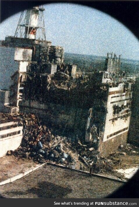 The first photo of the Chernobyl plant, taken by by Igor Kostin 14 hours after the