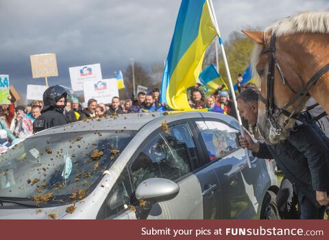 (OC) Today a pro-russian motorcade met a ukrainian counter protest