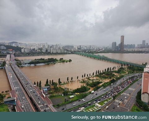 (OC) Monsoon weather hitting Seoul, Han River levels rising