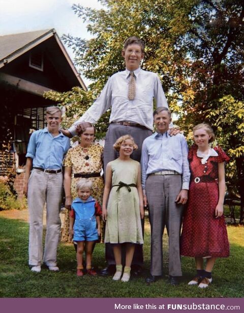 Robert Wadlow, the tallest man in recorded history, with his family-1935