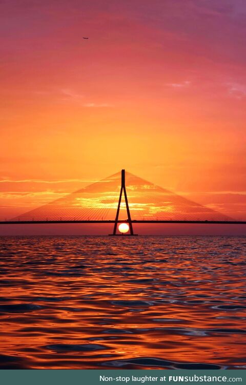 Geometrical sunset - sealink