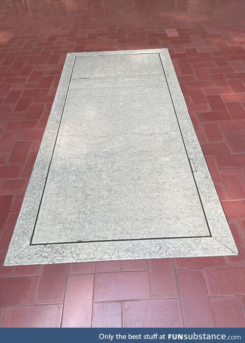 Salvador Dalí's Unmarked Grave
