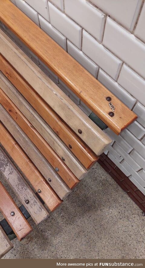 Somebody left their smoll pp on this bench