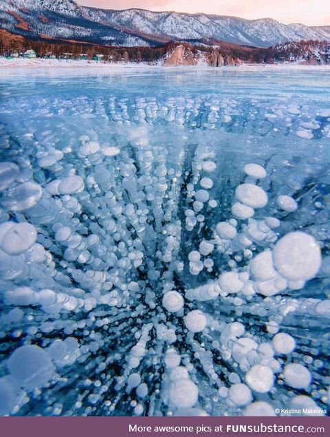 Methane Bubbles Trapped in a Frozen Lake