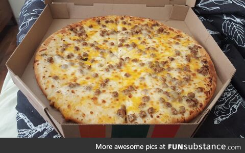 [OC] breakfast pizzas back at 7-Eleven! It's mostly the same