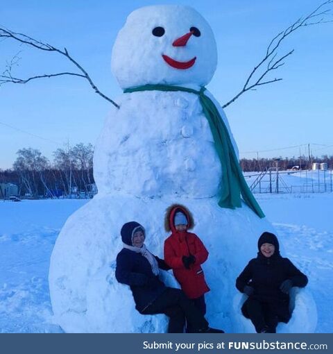 The largest snowman --- Yukutia, Siberia. [Churapcha State Institute]