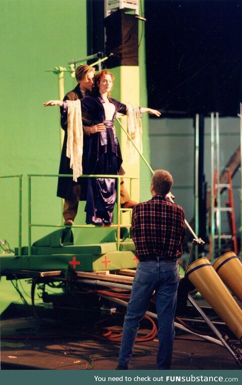 Leonardo DiCapario and Kate Winslet from Titanic Iconic Scene Set